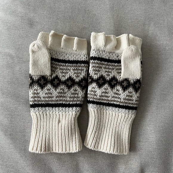 Mossimo Black and White Knit Convertible Mittens - Picture 3 of 4